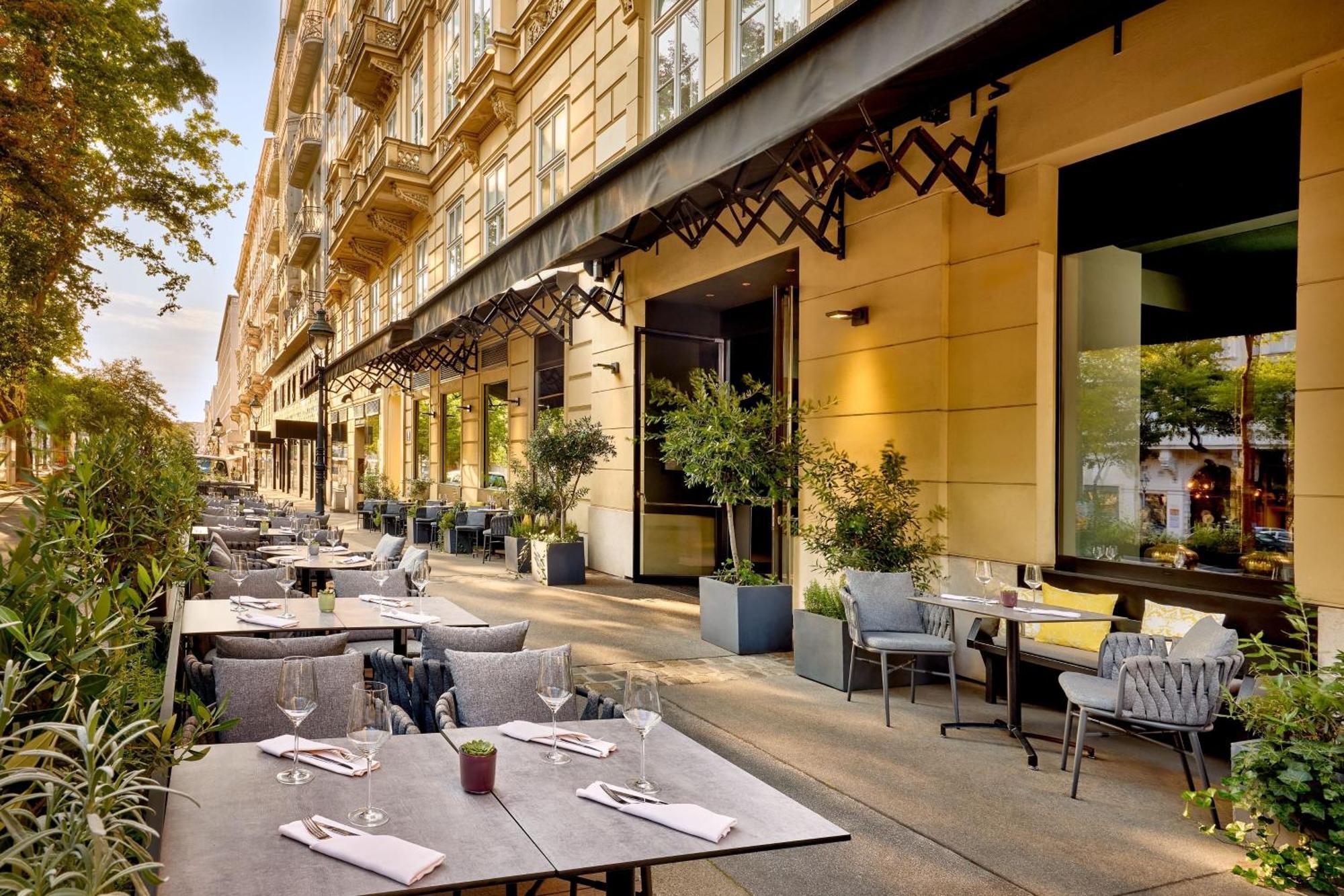 Le Méridien Viena Exterior foto The Terrace at Mandarin Oriental, Munich